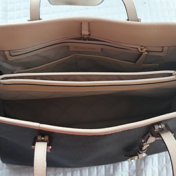 Michael Kors tote - Picture 2 of 7